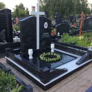 Monument funerar din granit în Moldova