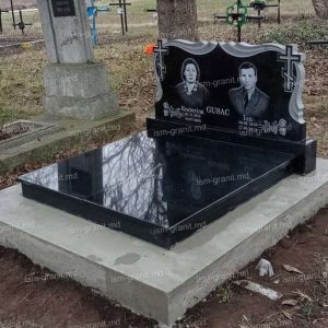 Gravură pe monument funerar